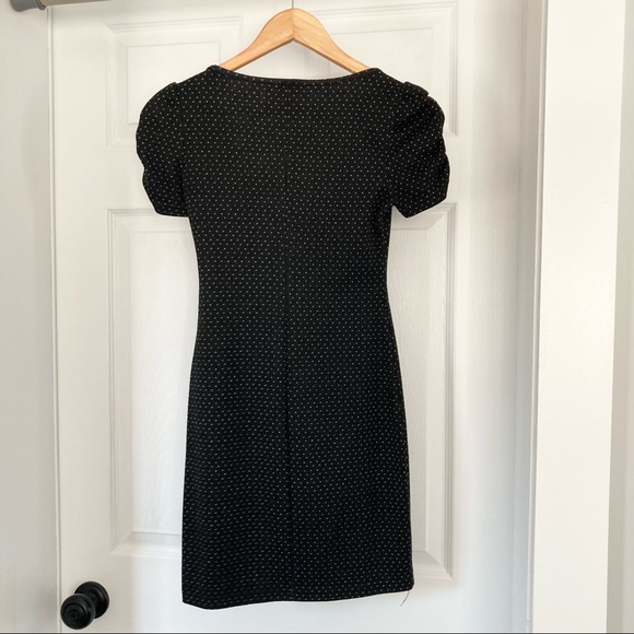 Cute polka dot dress with small puff sleeves - Picture 3 of 5